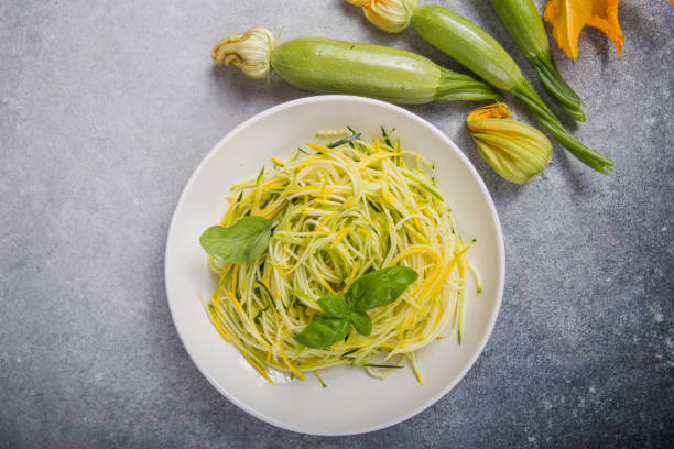 Spaghetti with zucchini and garlic